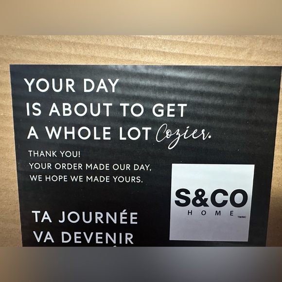 NWT Sherpa hooded throw - Picture 3 of 6